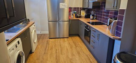 6 Bed - 4 Rosemont Road, Leeds - LS13 3PP - Student/Professional - Photo 4