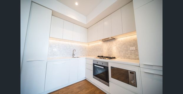 Art Series RESIDENCES [THE CHEN]-Furnished 2 bedroom 2 bathroom with on site parking - Photo 1