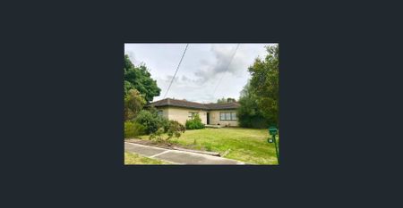 A comfortable 3 Bedroom, well‑located home with secure back yard. - Photo 5