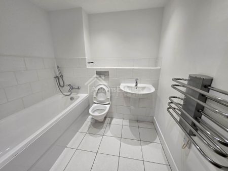 Price £700 pcm - Available Now - Unfurnished - Photo 4