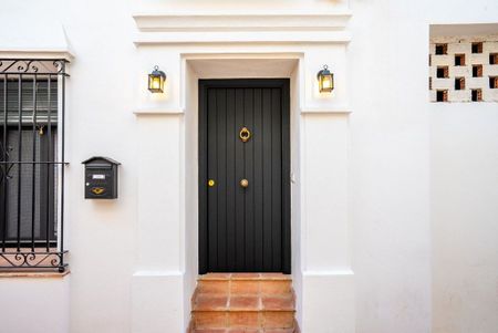 2 bedroom luxury Townhouse for rent in Marbella, Andalusia - Photo 4