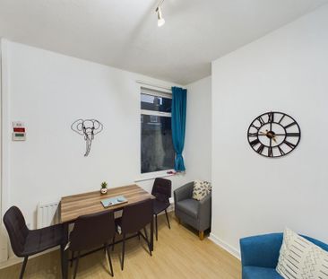 4 bedroom house of multiple occupation to rent - Photo 2