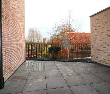 Heerlijk gelegen, groot terras, hoge plafonds, inbouwkasten, luxe - Photo 3