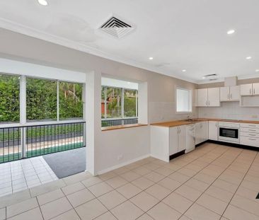 Large Family Home! - Photo 2