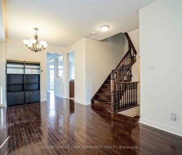 Townhouse For Lease | N8113070 - Photo 2