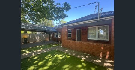 Cozy 3-Bedroom Home in Central Bathurst - Photo 5