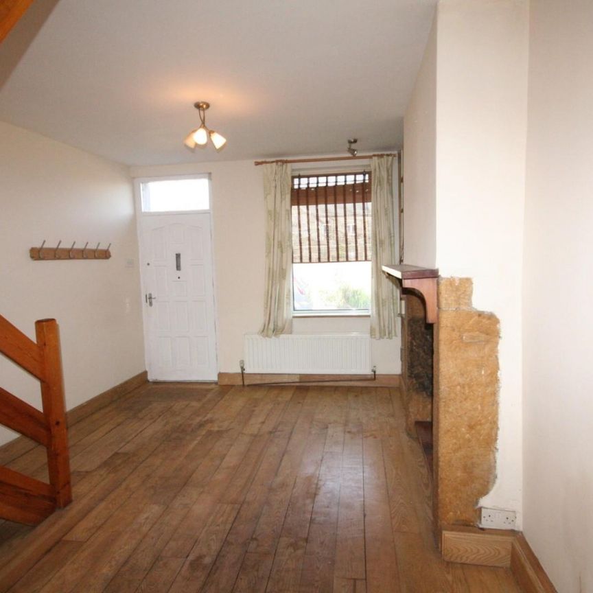 2 bedroom House To Let Total Size: 829 SQ FT - Photo 1
