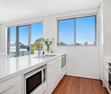 BRIGHT & AIRY MODERN 2 BEDROOM UNIT - Photo 3