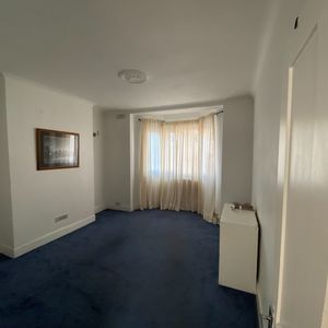 2 Bed Flat, Jean House, SW17 - Photo 2