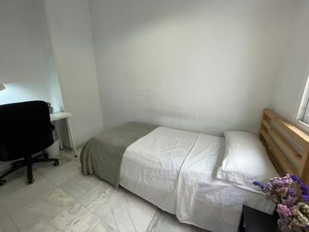 Calle San Luis, Sevilla, Andalusia 41003 - Photo 4