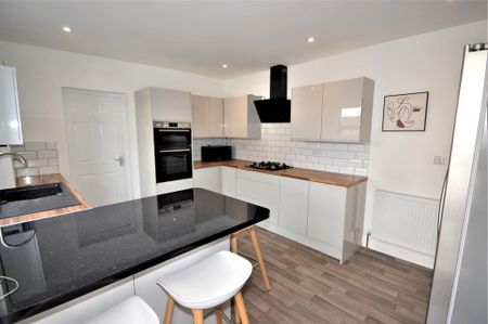 6 bedroom semi-detached house to rent - Photo 4