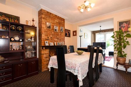 3 bedroom semi-detached house to rent - Photo 3