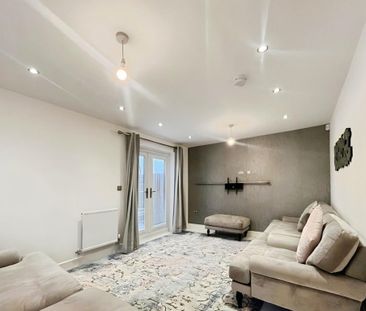 3 bedroom semi-detached house to rent - Photo 2