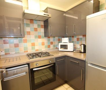 4 bedroom flat to rent - Photo 6