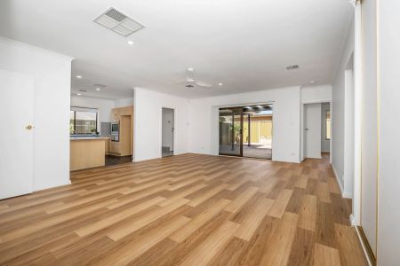 Coastal Elegance on Lady Gowrie Drive - Photo 2