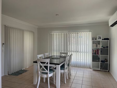 8 Fiddlewood Place, 4227, Reedy Creek Qld - Photo 3