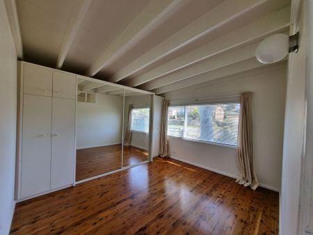 Seaside Cottage & Granny Flat - Photo 2