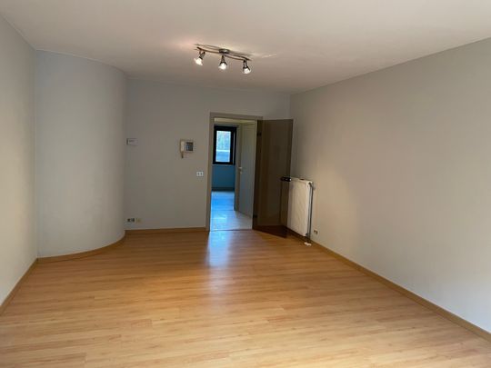 Gunstig gelegen instapklaar twee slaapkamer appartement + ruim terras - Photo 1