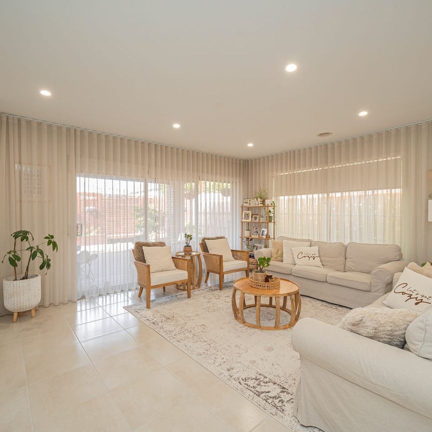 Elevated Elegance in Circa Estate ** Available 18/12/2026 - Photo 1