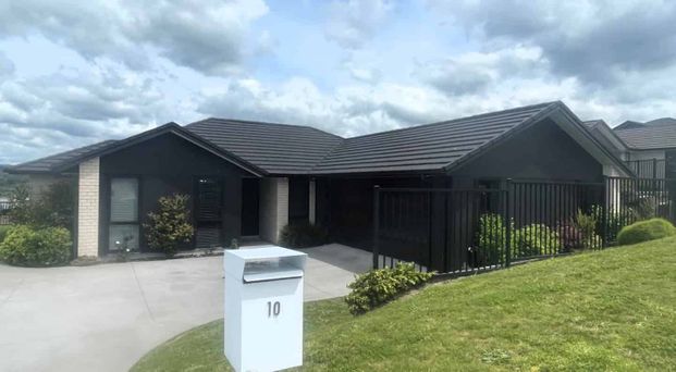 4 bedroom, double living home in Omokoroa - - Photo 1