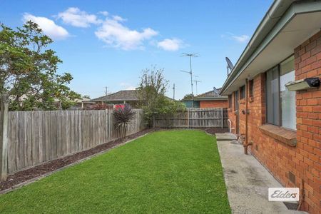 Charming 2-Bedroom unit in Prime Trafalgar Location - Photo 3