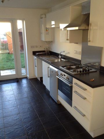 2 bedroom semi-detached house to rent - Photo 4