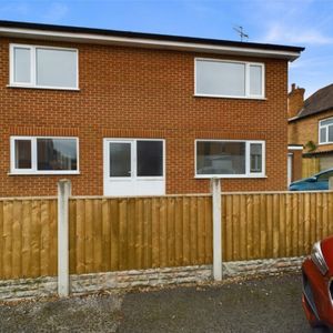 1a, Glade Avenue, Nottingham - Photo 3