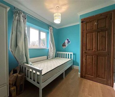 Emblen Crescent, Arborfield Cross, Reading, RG2 - Photo 4