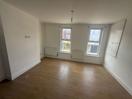 Room in a Shared Flat, High Street North, E12 - Photo 3