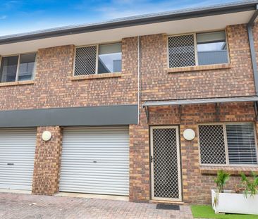 Stylish Coastal Townhouse in Central Maroochydore - Photo 3