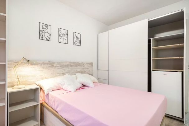 Calle Matilde Hernández, Madrid, Community of Madrid 28019 - Photo 1