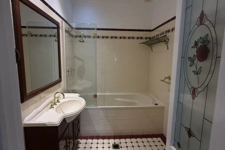 Amazing Family Home In Convenient Location - Photo 5