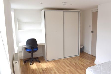 8 bedroom terraced house to rent - Photo 4