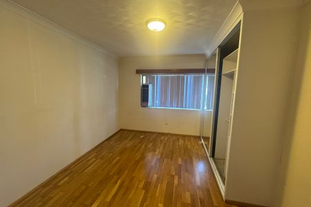 View Saturday at 12.35pm - 12.45pm - Photo 3