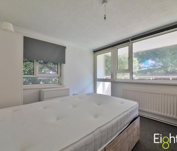 3 bedroom flat to rent - Photo 3