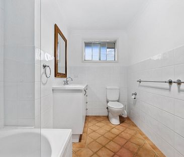 Beautiful 4 bedroom home on large block in the heart of Torrens. - Photo 1