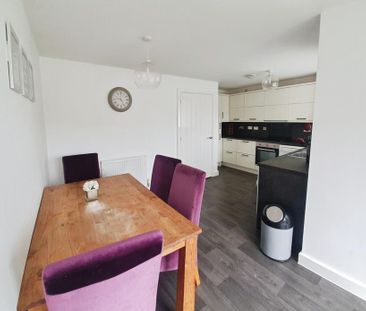 3 bedroom end of terrace house to rent - Photo 3