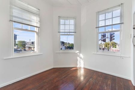 Classic Loft Apartment - Photo 3