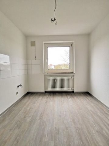 Frisch renovierte 3-Zi.-Whg. mit Tageslichtbad und Balkon - Photo 3