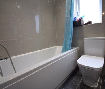 4 bedroom House in Mercury Avenue, Wokingham - Photo 2