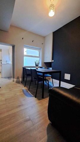 Room 1, 13 Lothair Avenue, Belfast, BT15 2HU - Photo 2