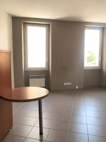 Appartement 2 pièces 28m2 MARSEILLE 6EME 545 euros - Photo 2