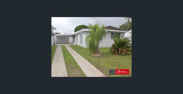 SPACIOUS HOME CLOSE TO THE TOWN CENTRE - Photo 1