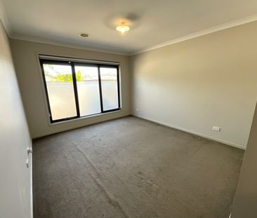 FAMILY LIVING & ENTERTAINING! - Photo 6