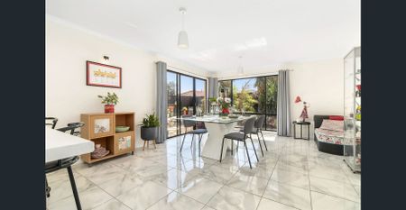 Warm, Spacious & Wonderfully Located Family Home! - Photo 4