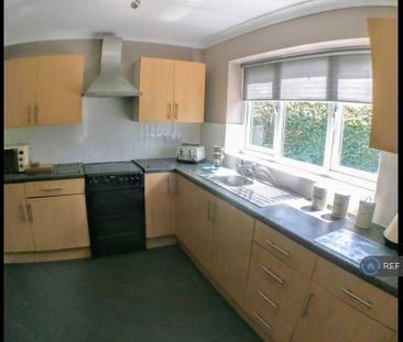 6 bedroom semi-detached house to rent - Photo 2