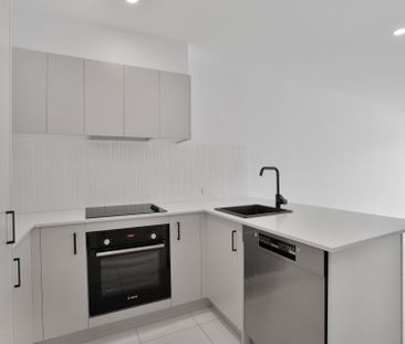 Brand New Modern Townhouse in Family Friendly Area! - Photo 4