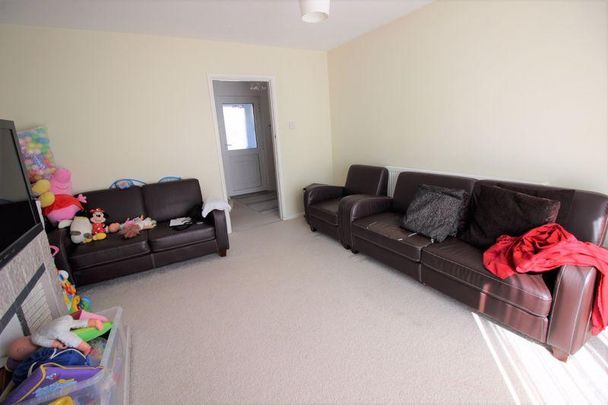 3 bedroom semi-detached house to rent - Photo 1