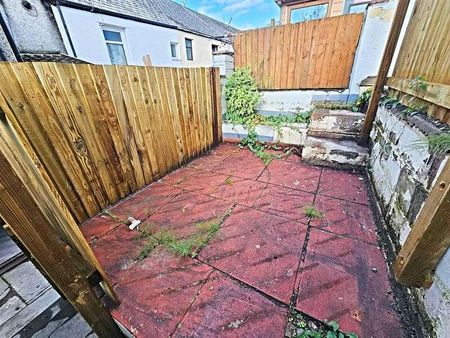 Miskin Road, Trealaw, Tonypandy, CF40 - Photo 5