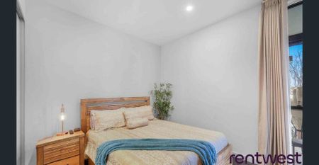 CRAZY IN LOVE WITH COOGEE - Photo 4